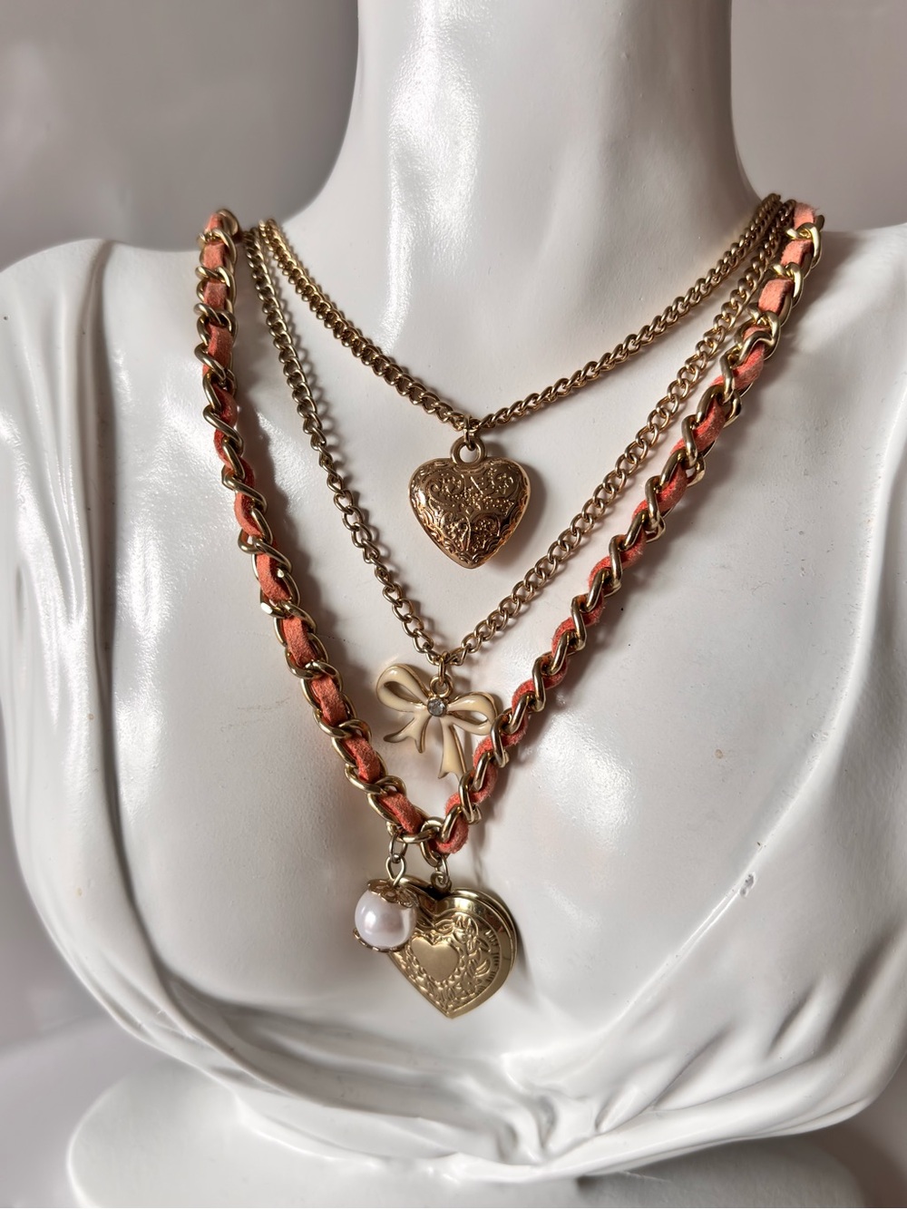 🦋2/25$ Layered gold-tone necklace with heart locket, bow charm & pearl detail
